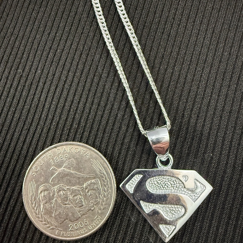 Superman necklace 20" - Picture 4 of 5